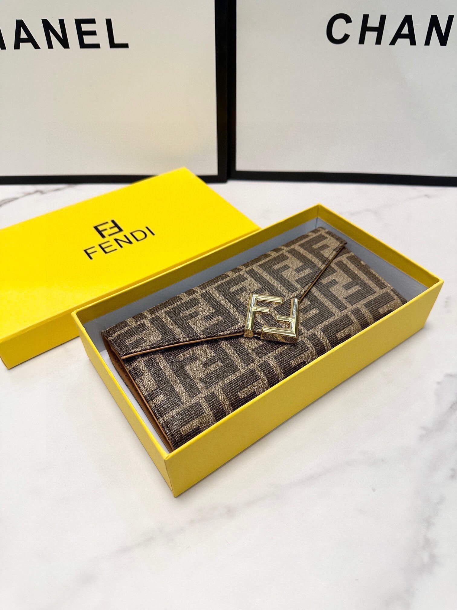 FENDI 19x10